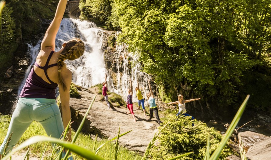 Yoga in Bad Gastein beim Wasserfall Gasteinertal Tourismus GmbH